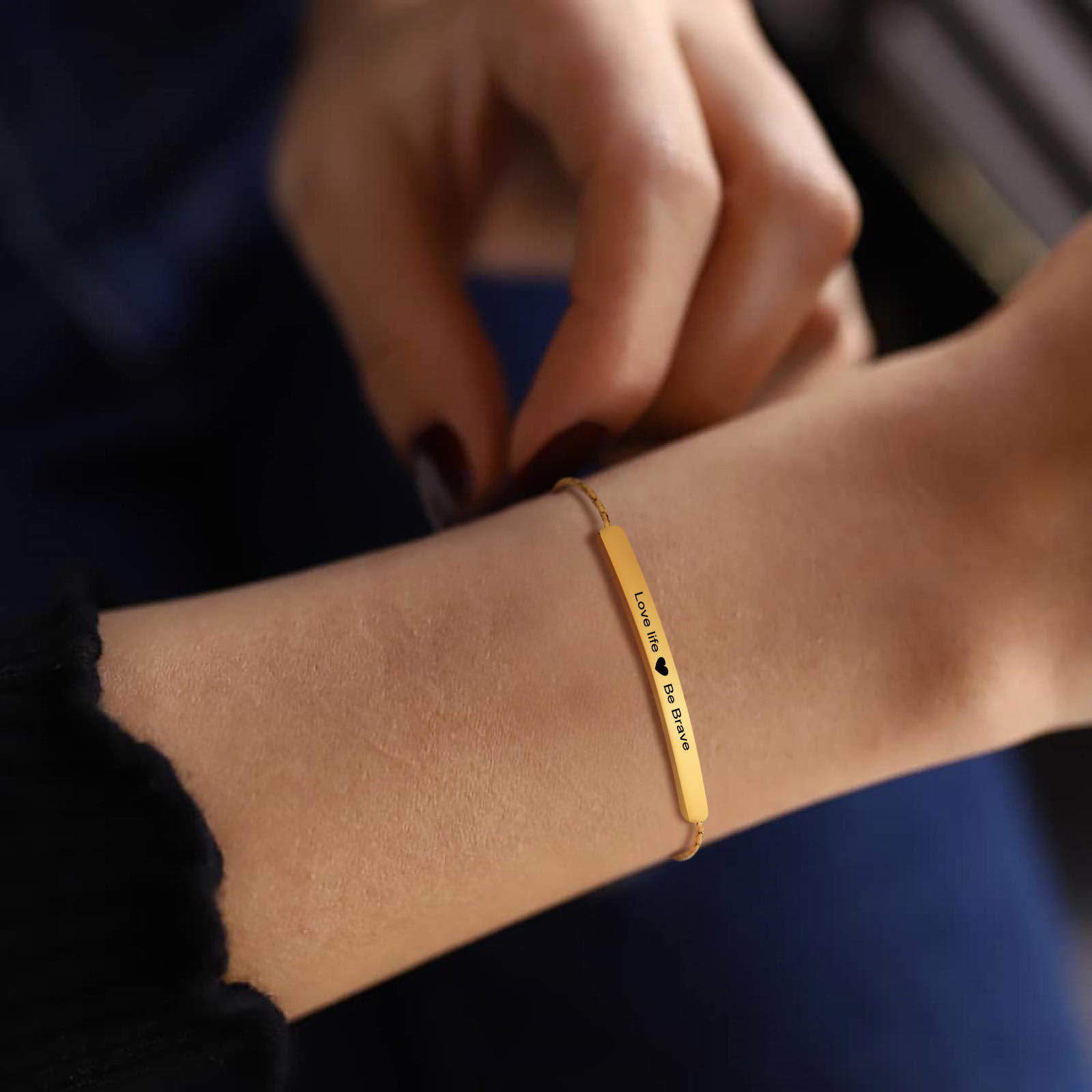 Personalized Engraved Bar Brac - Coordinates Bracelet のレビューと価格